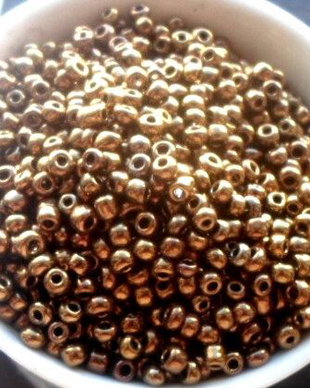 Margele nisip auriu metalizat 3 mm 30 g.
