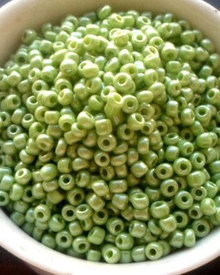 Margele nisip verde deschis 3 mm 30 g.