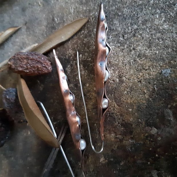 Cercei lungi din argint 925 ,cupru partial oxidat si perle de cultura