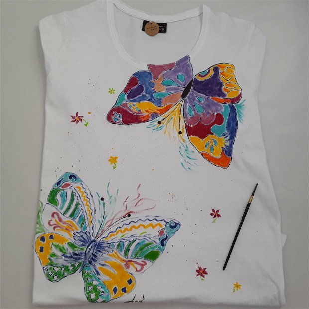 Tricou dama pictat manual cu fluturi foarte colorati