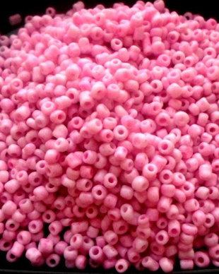 Margele nisip roz inchis 3 mm 50 g.