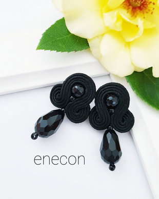 Cercei negri pe lob, soutache