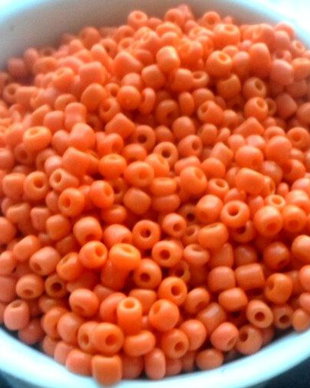 Margele nisip portocaliu orange deschis 3 mm 50 g.