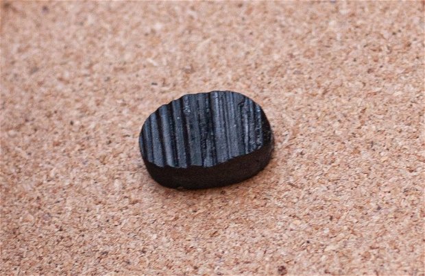 Cabochon turmalina neagra bruta - L16