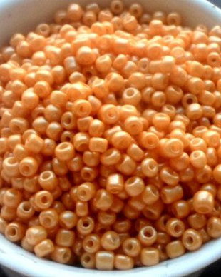 Margele nisip galben miere deschis 3 mm 100 g.