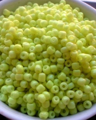 Margele nisip galben lamaie 3 mm 100 g.