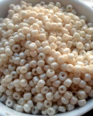Margele nisip alb fildes 3 mm 100 g.