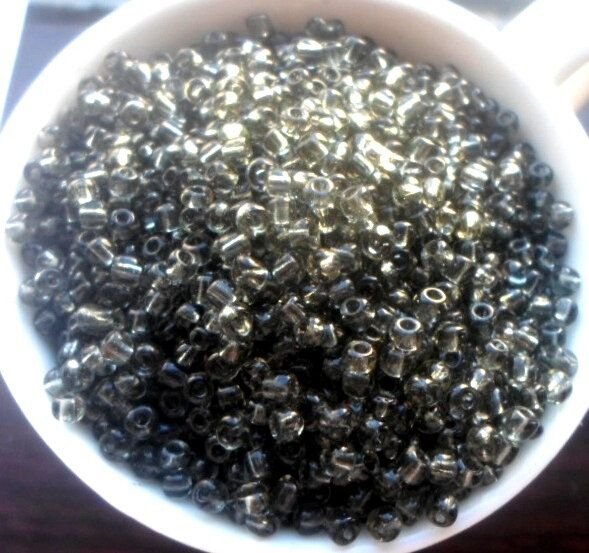 Margele nisip negru - cenusiu transparent 3 mm 50 g.