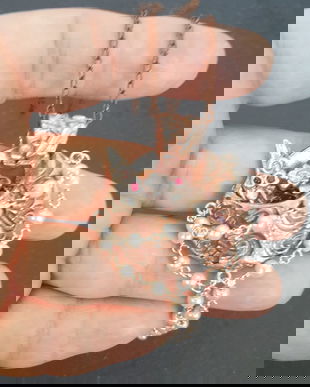 pandantiv unicat, vintage, in forma de cos de flori, din cupru texturat, cu ornamente din argint pur si zirconii multicolore, decorat cu un sirag de perlei