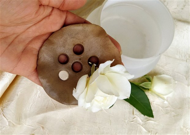 Suport ceramic pentru aranjamente florale