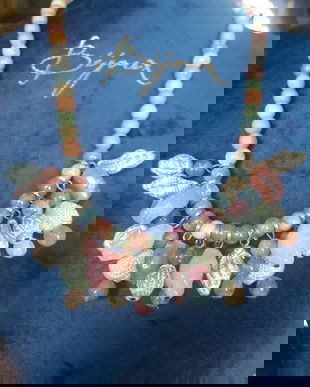 COLIER SUPERB MARGELE LUCRATE MANUAL,VINTAGE,FABULOS,FRANTA