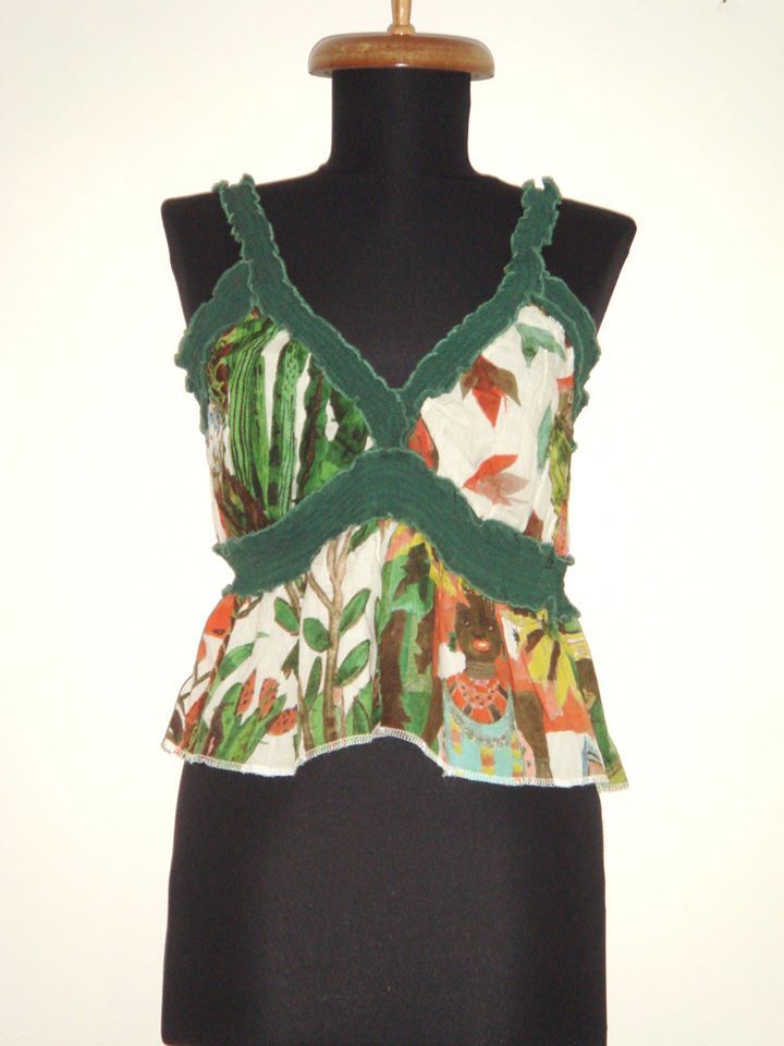 Desigual - Top scurt, din vascoza fina, cu print exotic