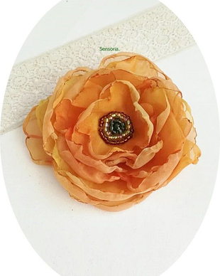 brosa - floare galben aramit