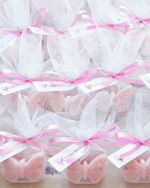 Marturii - mini sapun natural cu galbenele si unt de shea, ambra si trandafiri
