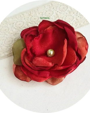 brosa - floare rosu corai