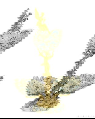 Platou mare  din portelan cu decoratiuni din bronz