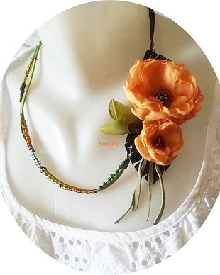 colier floral galben