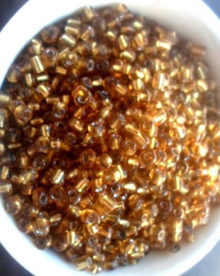 Margele nisip galben transparent cu miez argintiu 3 mm 37 g.