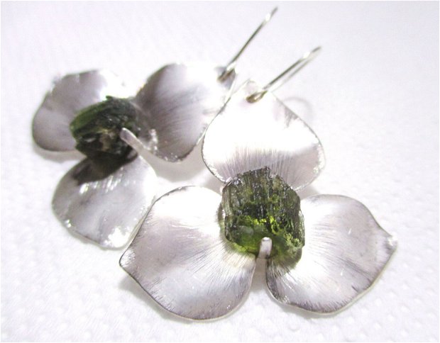 Cercei argint si moldavit brut "Flori cu trei petale"