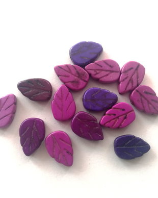Margele howlite turcoaz vopsite, in forma de frunze