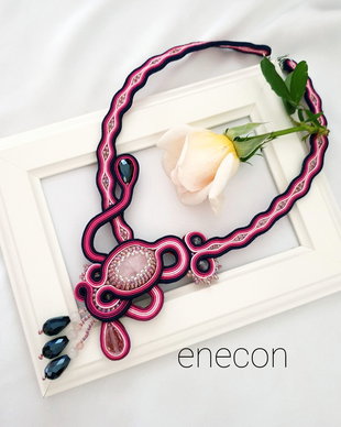 REZERVAT Colier soutache cuart roz