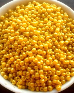 Margele nisip galben lamaie 2 mm 50 g.