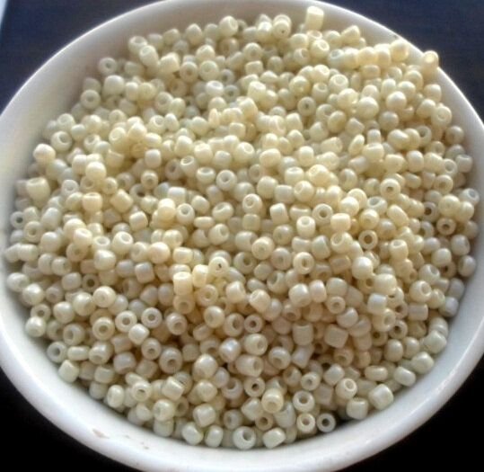 Margele nisip alb murdar 2 mm 50 g.