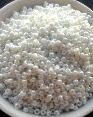 Margele nisip alb lucios 2 mm 26 g.