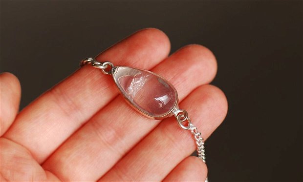 Femininity - bratara minimala cu quartz rose si lantisor placat cu argint