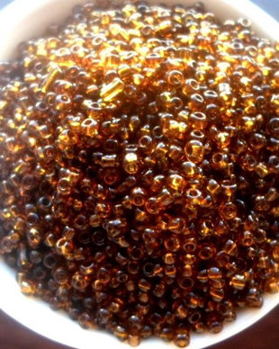 Margele nisip maro transparent 2 mm 30 g.