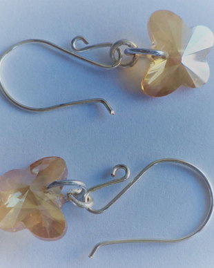 Set medalion si cercei din sarma de cupru placata cu argint si cristale tip swarovsky - butterfly