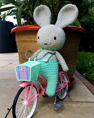 Amigurumi Iepuras crosetat 29 cm
