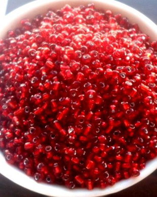 Margele nisip rosu transparent cu miez argintiu 2 mm 50 g.