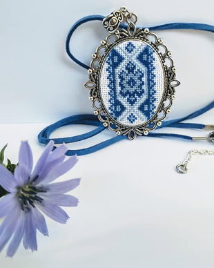 Medalion cusut manual cu model traditional romanesc