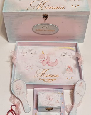 Tava personalizata mot,  cu tema Unicorni si curcubeu