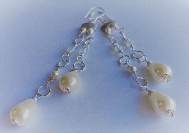 Cercei handmade din sarma cupru placata cu argint cu perle si opalit