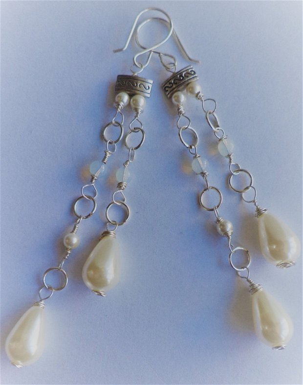 Cercei handmade din sarma cupru placata cu argint cu perle si opalit