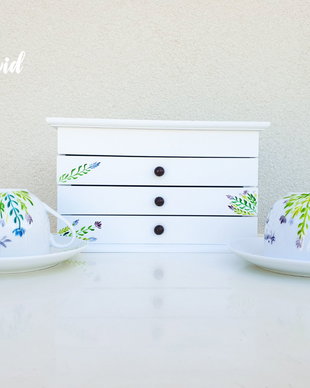Set cutie bijuterii si 2 cani pictate manual