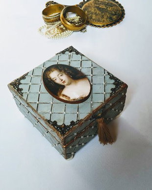 Cutie bijuterii in stil victorian