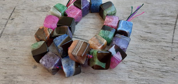 Sirag agate, cub 15 mm (22 buc)