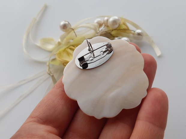 Pandant/brosa shell