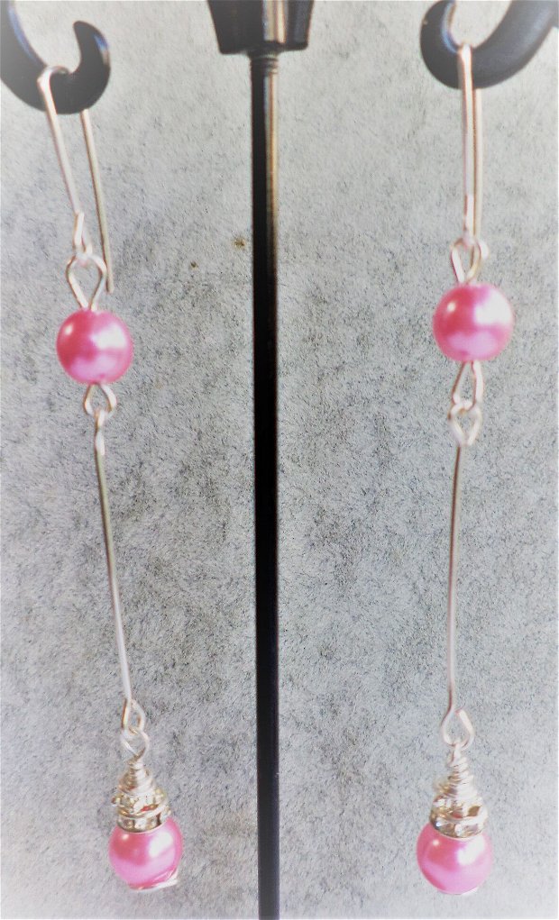Cercei handmade din sarma cu perle din sticla roz