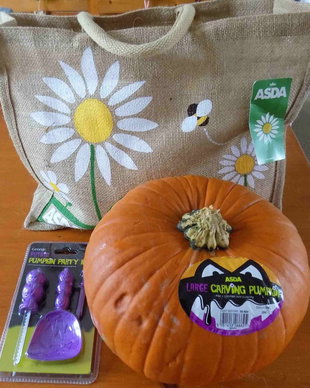Set unelte pentru scobit dovlecei de Halloween