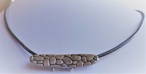 Choker/colier din snur de piele naturala cu un link metalic placat cu argint antichizat