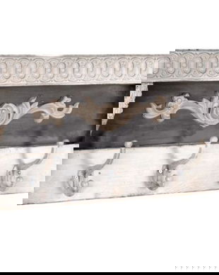 Cuier din lemn masiv bej antichizat cu trei agatatori