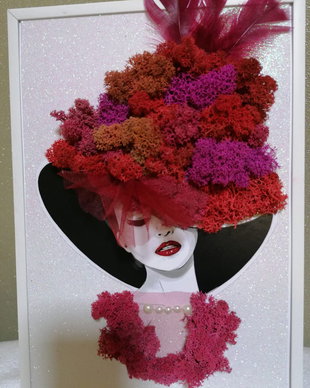 Lady in red - Tablou cu licheni stabilizati