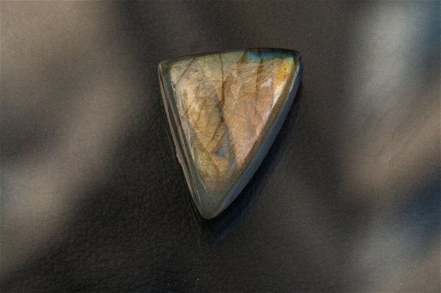 Cabochon Labradorit  ocru-auriu- L044