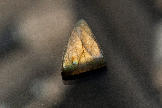 Cabochon Labradorit  ocru-auriu- L044