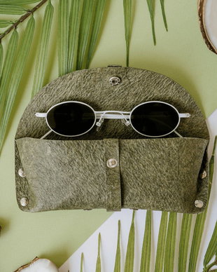 Toc "VINTAGE+"pentru ochelari, din piele de cocos, personalizat prin gravura