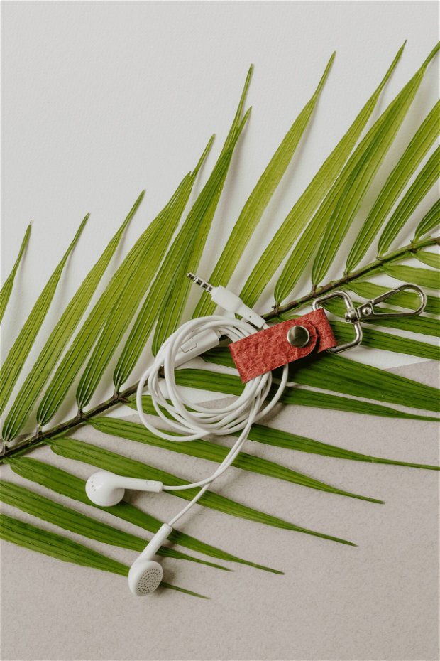 Organizator de casti | Cabluri cu carabina - Suport casti din piele de cocos